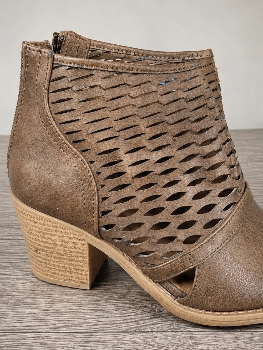Qupid Taupe Cutout Ankle Booties Size 10 Peep Toe Block Heel